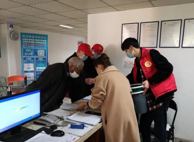 半山小区为居民派发91视频免费播放分类设备